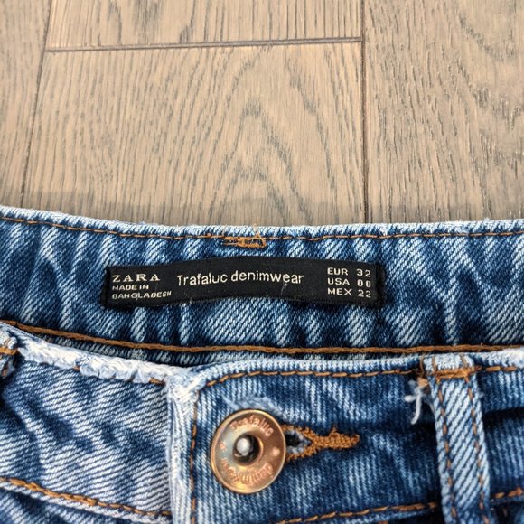 Zara Trafaluc High Waisted Shorts - Picture 3 of 6